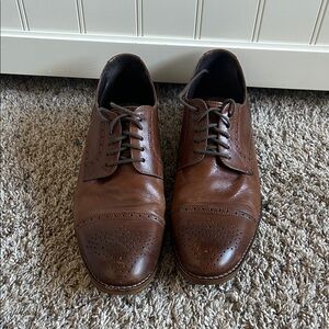 Johnston and Murphy men’s size 9 cap toe leather dress shoe